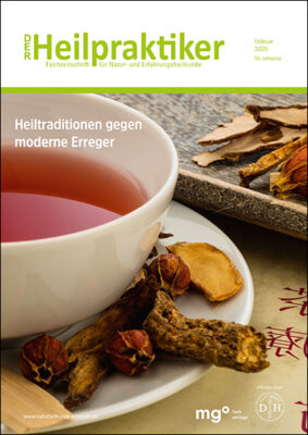 Das Cover von Der Heilpraktiker 01/2026. Es zeigt eine Familie (Vater, Mutter und Kind), die mit einem Schlitten im Schnee spielen. Titelthema der Ausgabe ist: Gesundheit für Generationen.